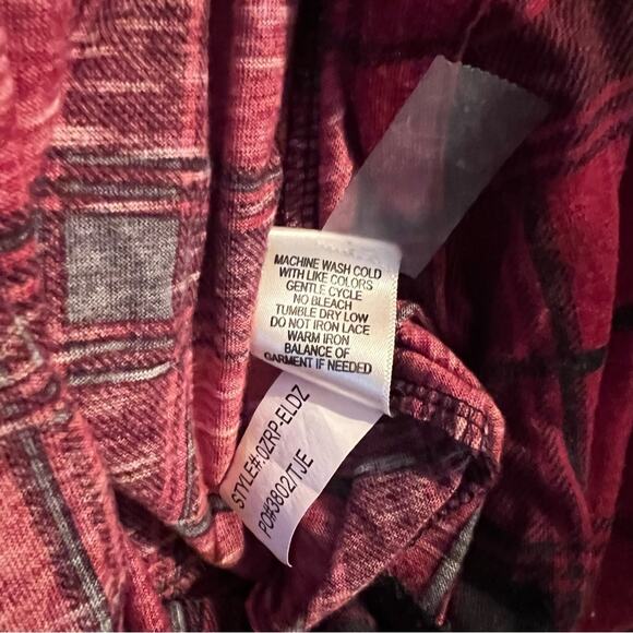 Self Esteem Open front blouse tied at bottom.  1x. Black/red plaid.  Cute top. - Picture 6 of 14